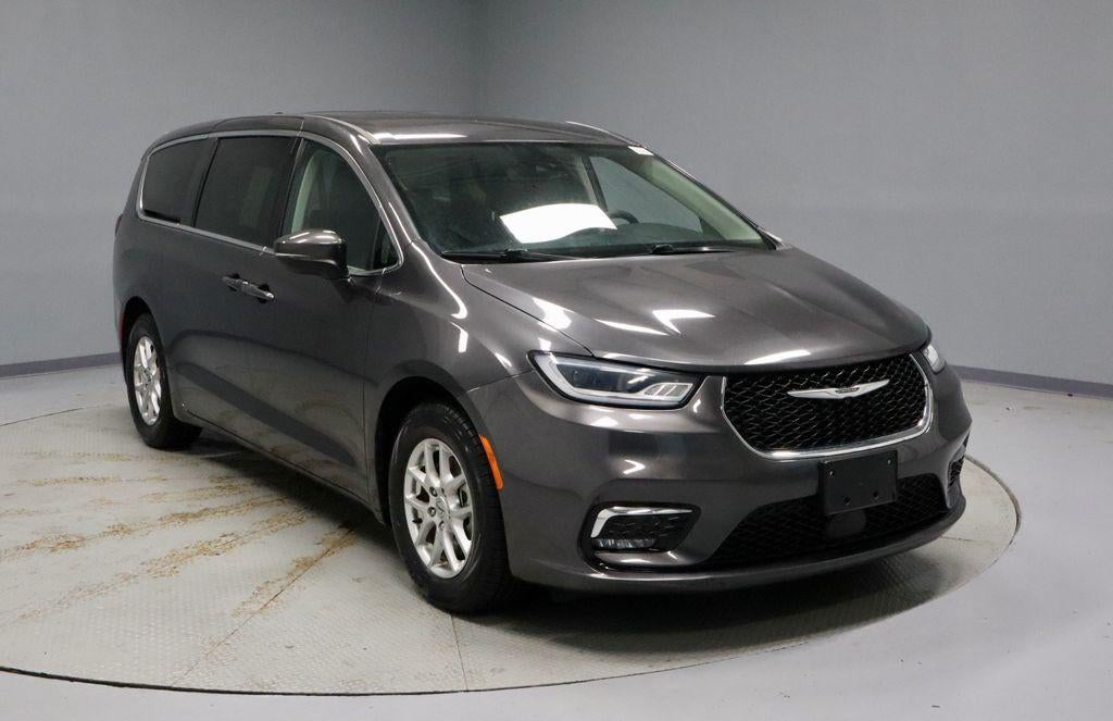 2023 Chrysler Pacifica Touring L's photo