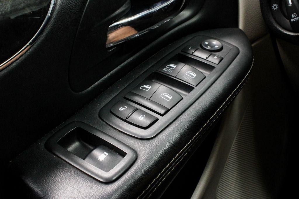 2016 Chrysler Town & Country Touring