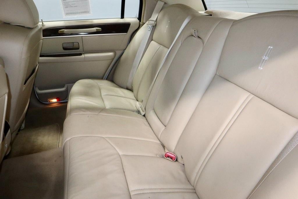 2011 Lincoln Town Car Signature Limited