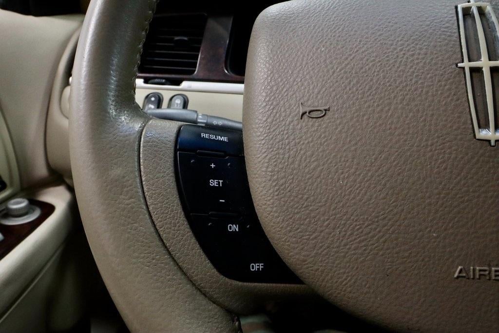 2011 Lincoln Town Car Signature Limited