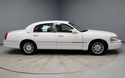 2011 Lincoln Town Car Signature Limited