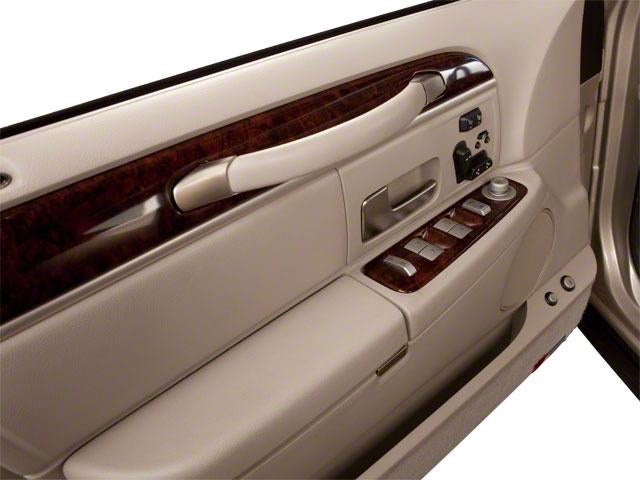 2011 Lincoln Town Car Signature Limited