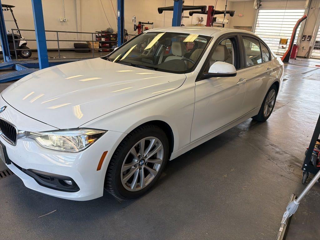2018 BMW 3 Series 320i xDrive Sedan's photo