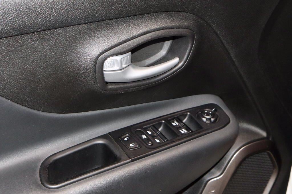 2023 Jeep Renegade Latitude - Photo 23