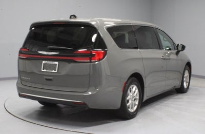 2025 Chrysler Pacifica Select FWD