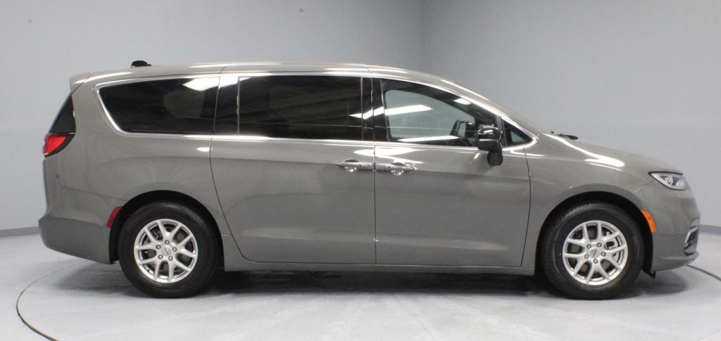 2025 Chrysler Pacifica Select FWD