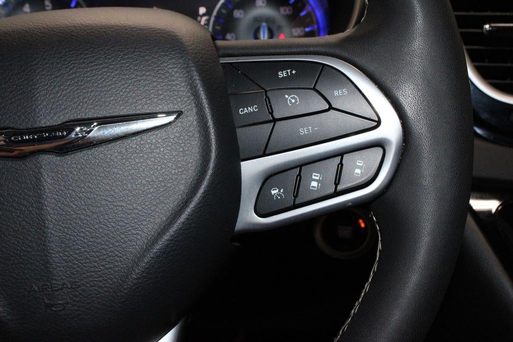 2025 Chrysler Pacifica Select FWD