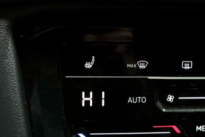 2025 Volkswagen Taos SE 4MOTION