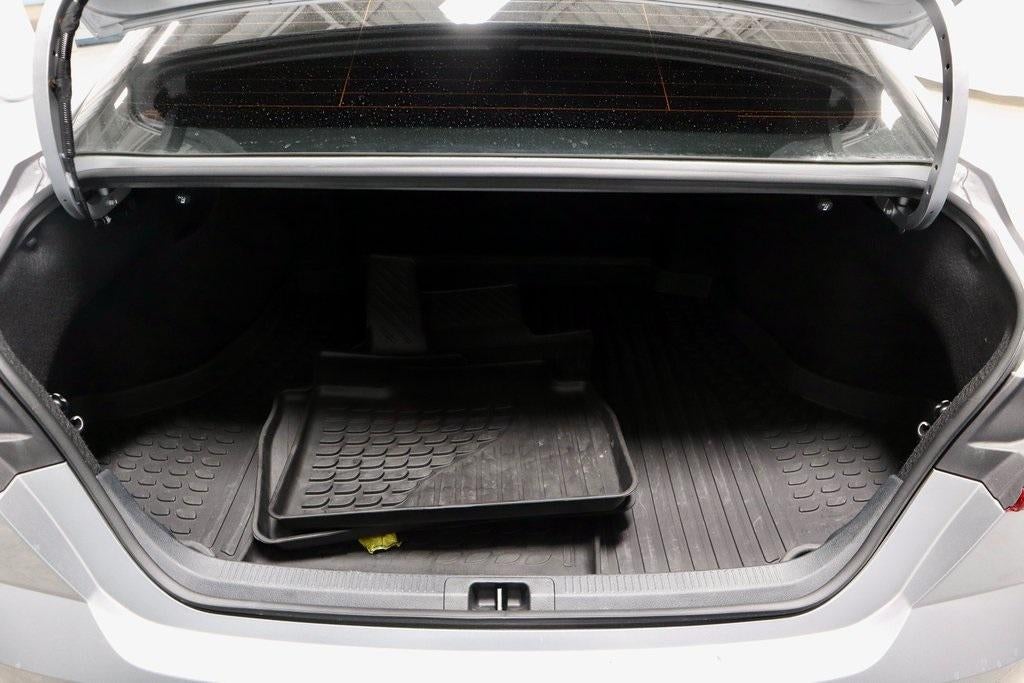 2025 Toyota Camry LE (SE)