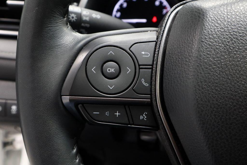 2022 Toyota Camry SE Auto (SE)