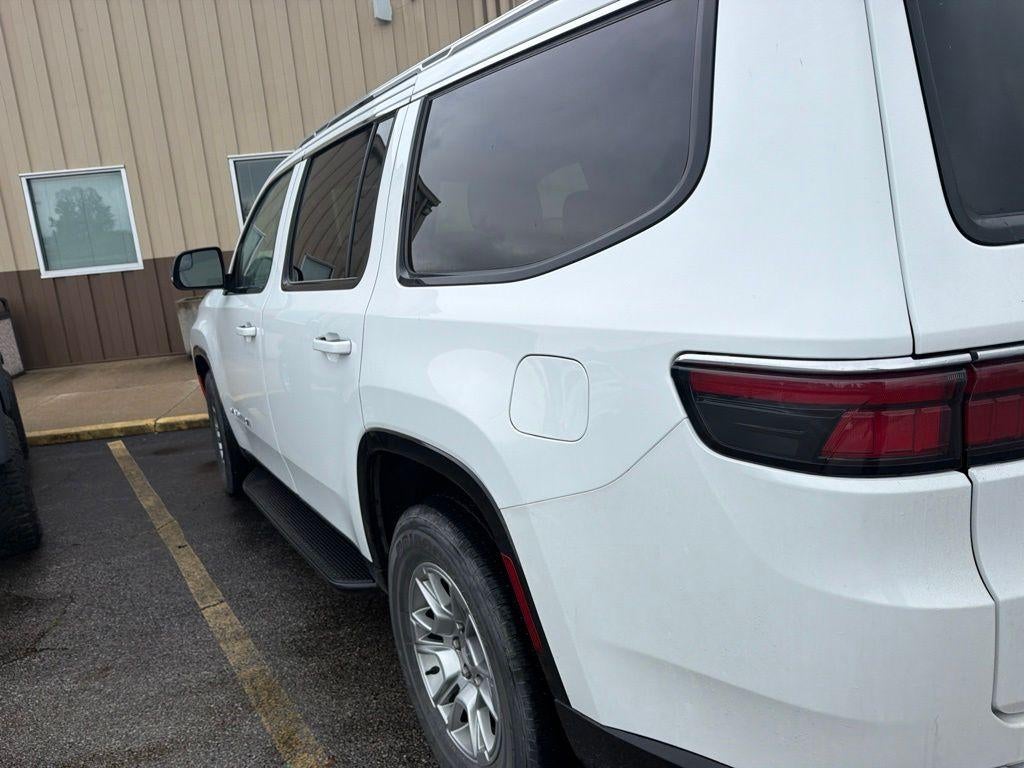 2023 Jeep Wagoneer Base