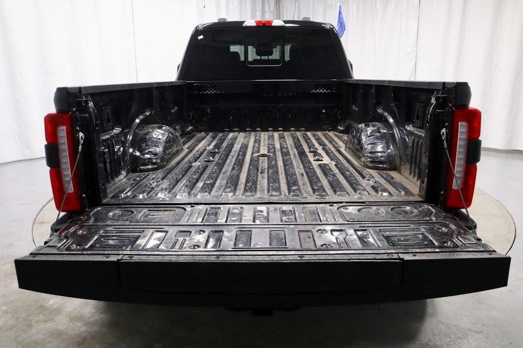 2023 Ford Super Duty F-450 DRW Lariat