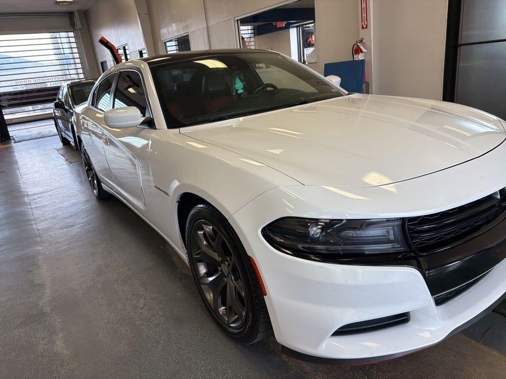 2016 Dodge Charger SXT's photo