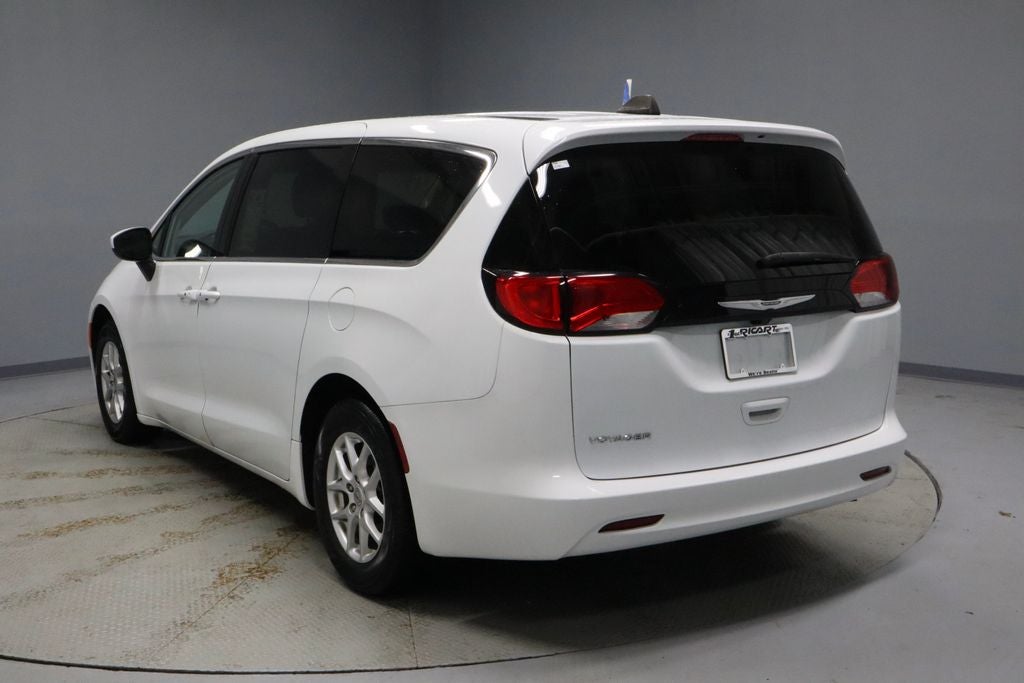2023 Chrysler Voyager LX