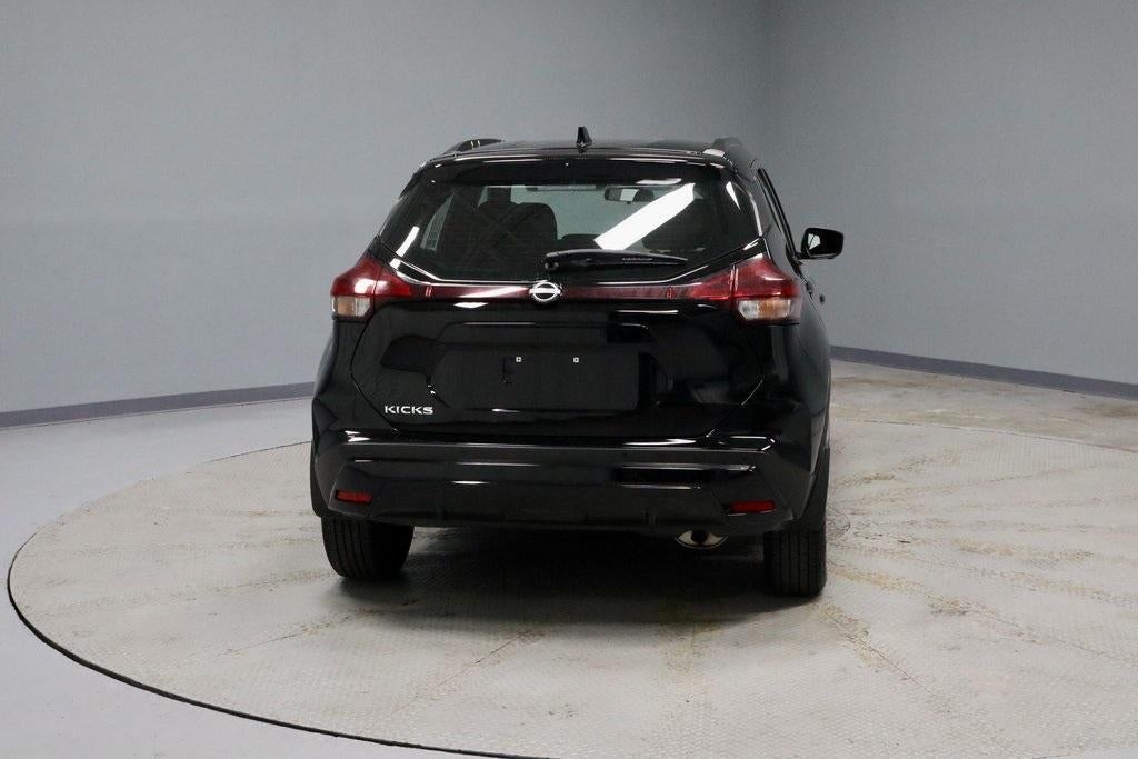 2023 Nissan Kicks SR