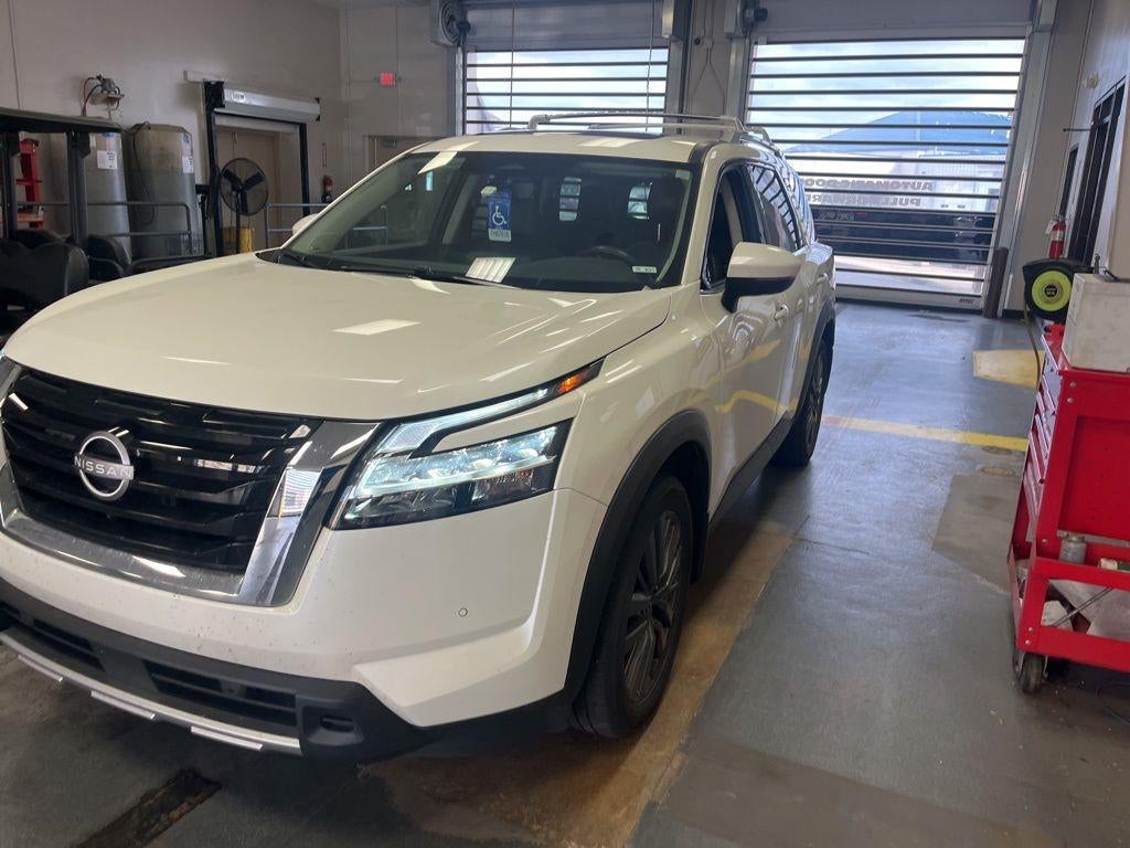 2024 Nissan Pathfinder SL