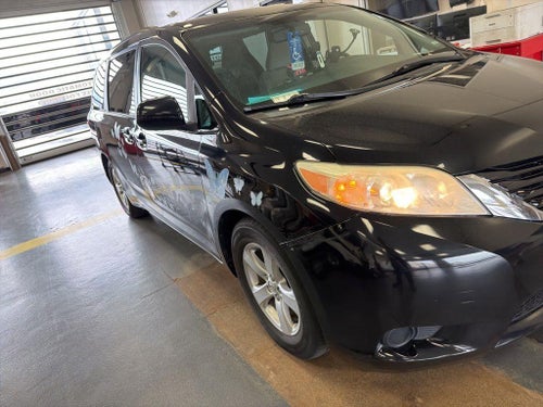 2016 Toyota Sienna LE