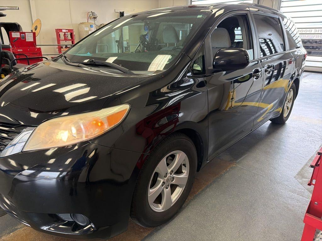 2016 Toyota Sienna LE