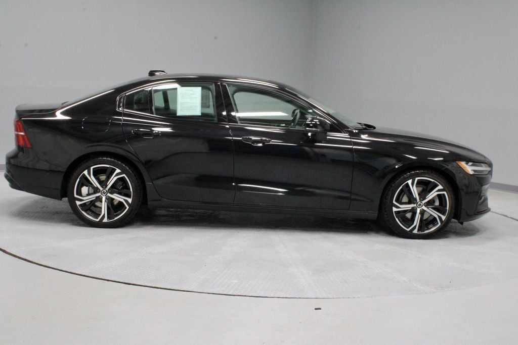 2024 Volvo S60 B5 Plus Dark Theme