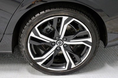2024 Volvo S60 B5 Plus Dark Theme