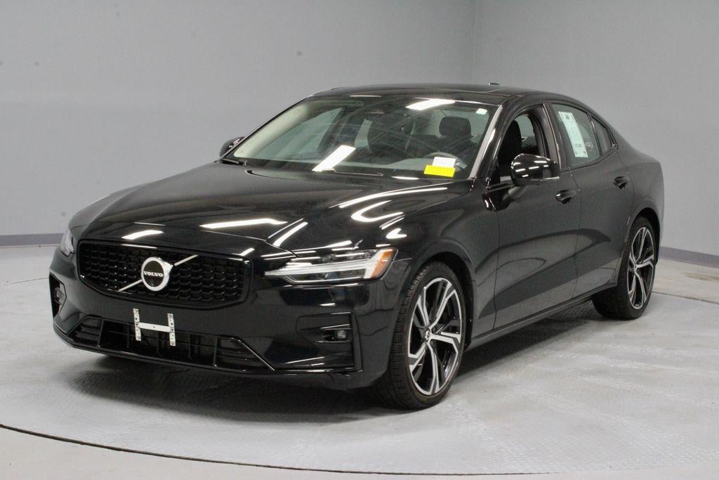 2024 Volvo S60 B5 Plus Dark Theme