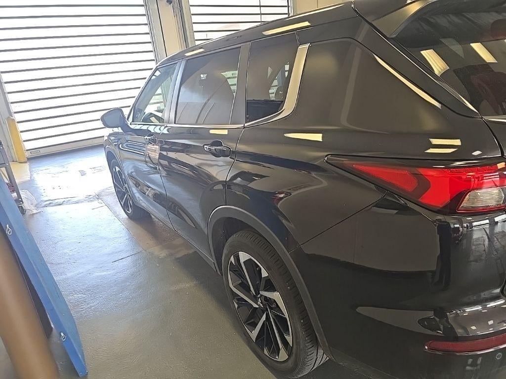 2022 Mitsubishi Outlander ES