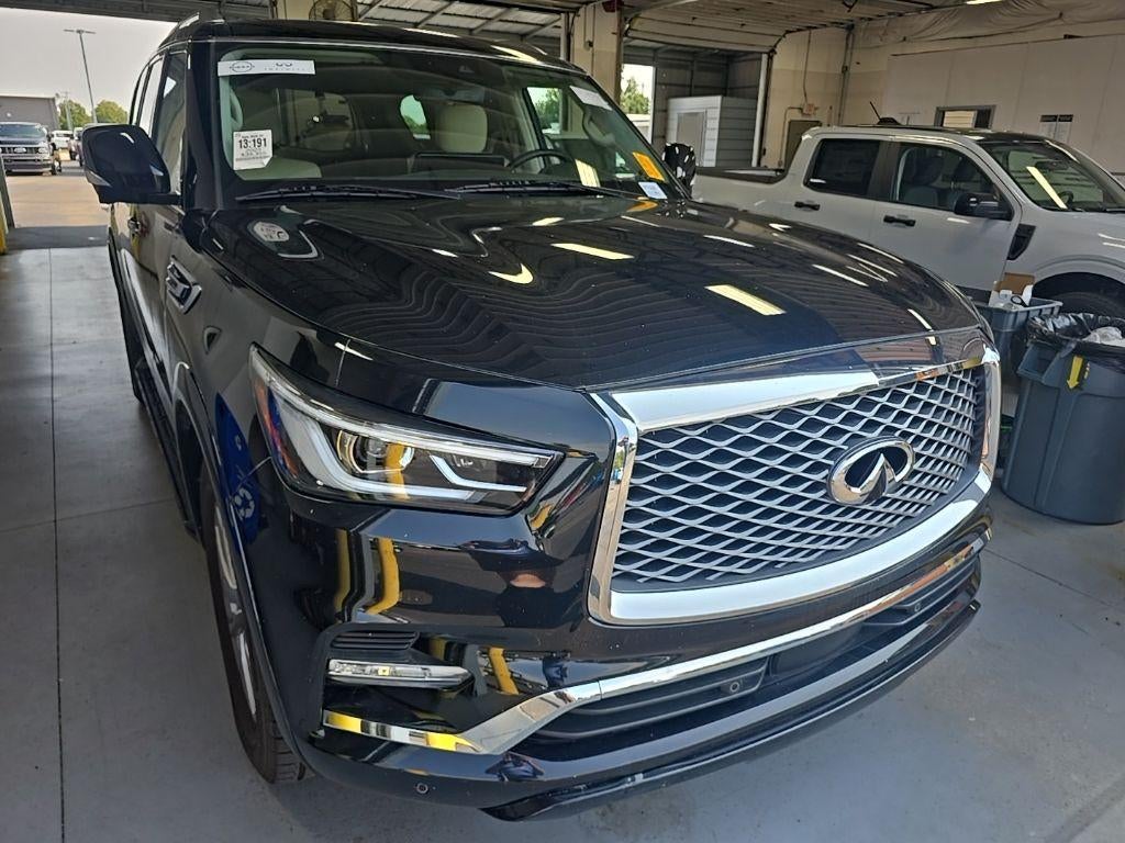 2023 INFINITI QX80 LUXE