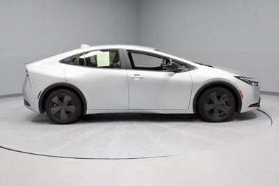 2025 Toyota Prius LE