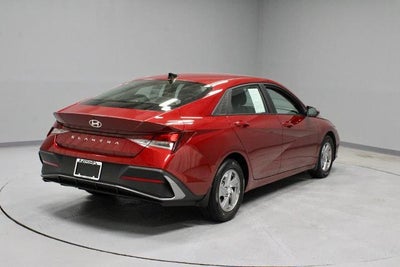 2024 Hyundai ELANTRA SE