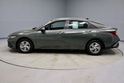 2025 Hyundai ELANTRA SE