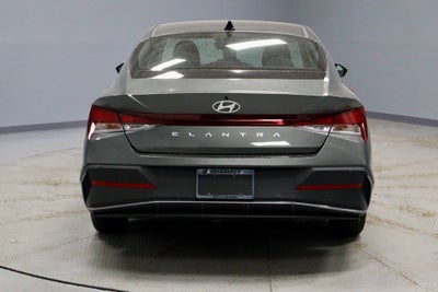 2025 Hyundai ELANTRA SE