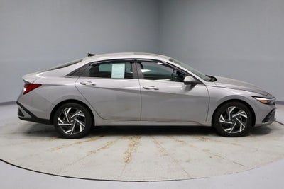 2025 Hyundai ELANTRA Limited
