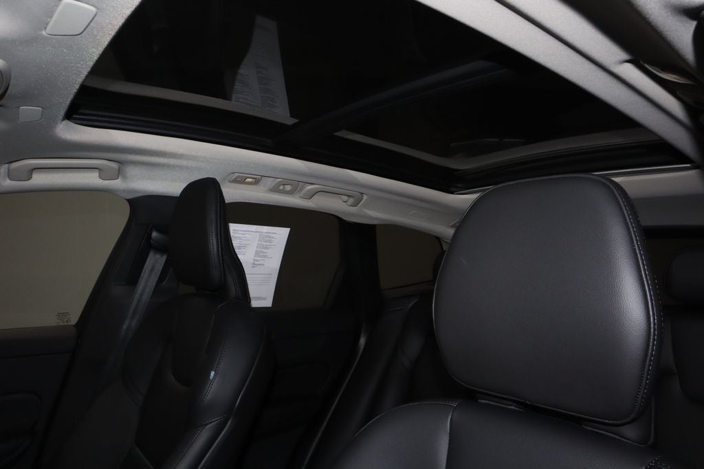 2024 Volvo XC60 Recharge Plug-In Hybrid T8 Plus Dark Theme