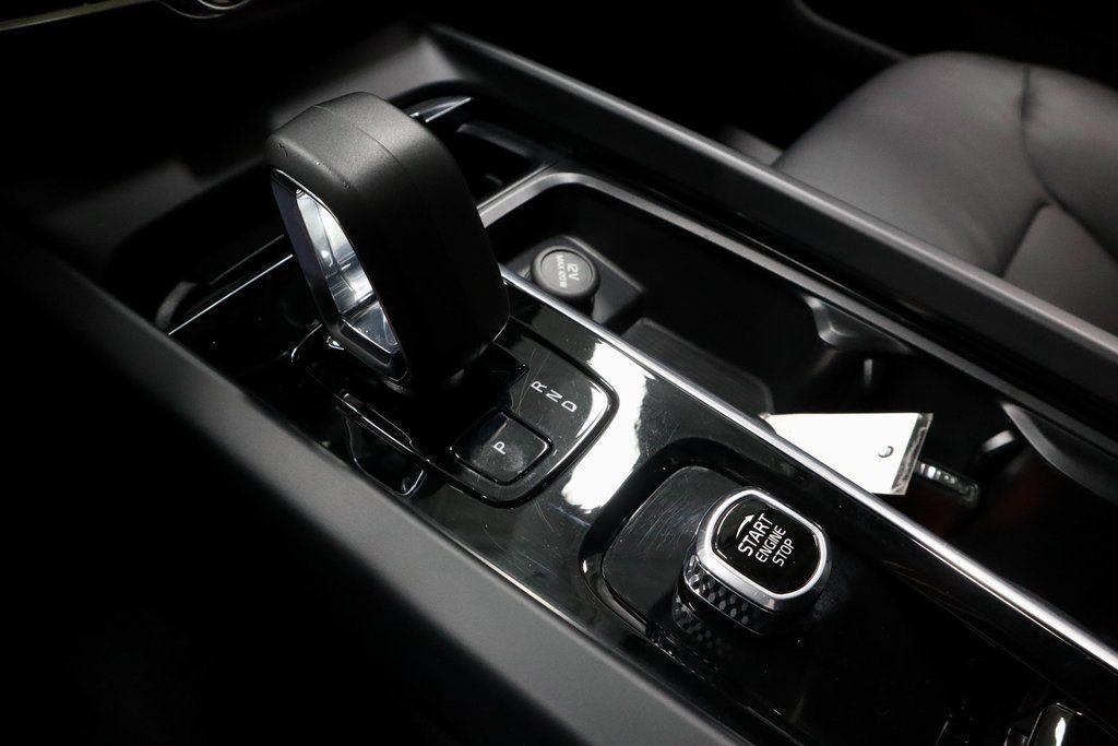 2024 Volvo XC60 Recharge Plug-In Hybrid T8 Plus Dark Theme