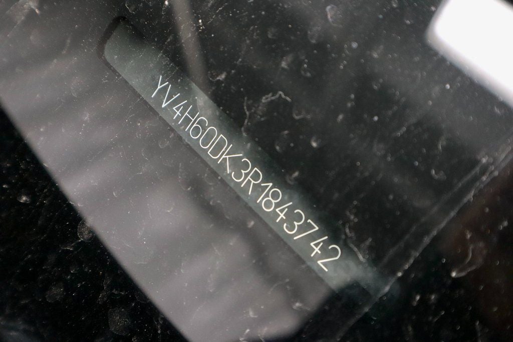 2024 Volvo XC60 Recharge Plug-In Hybrid T8 Plus Dark Theme