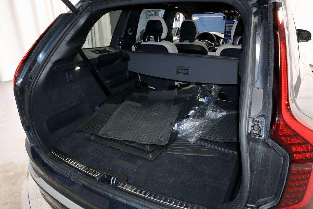 2025 Volvo XC90 B5 Plus