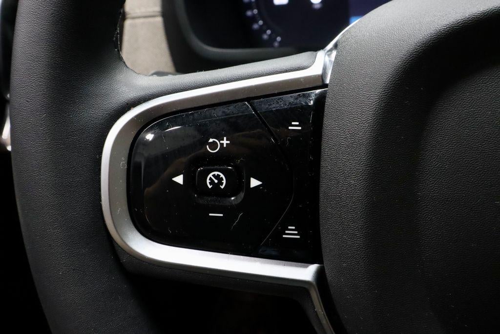 2025 Volvo XC90 B5 Plus