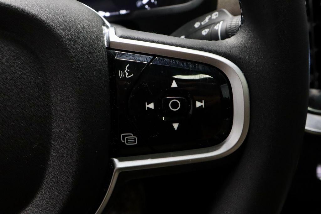 2025 Volvo XC90 B5 Plus