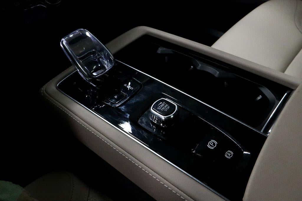 2025 Volvo XC90 B5 Plus